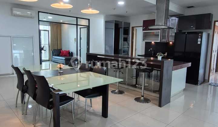 Apartemen Luas (2In1) Full Furnished dan Terawat di Hampton Park Terogong