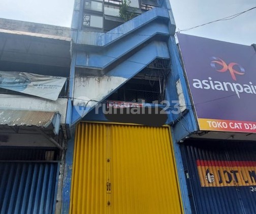 4-Story Shop House with 244m2 Land Area on Jalan MT Haryono 1