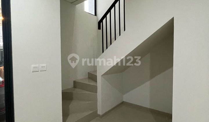 Flash Sale. Nice house Hyra at Melia Graha Raya, Bintaro. 2