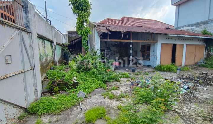 Old house for sale, suitable for investment. 2