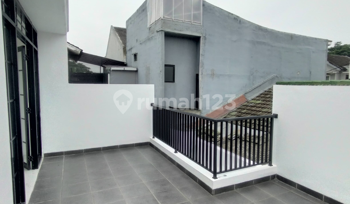 Rumah BRAND NEW bergaya American Classic  di Kencana Loka 12.5 2