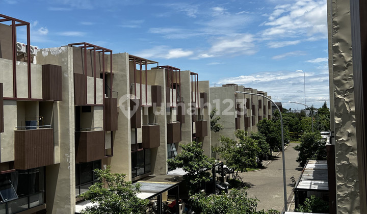 Rumah di BSD Baru, Belum pernah dihuni, sudah lengkap dengan furniture, dan tempat tidur