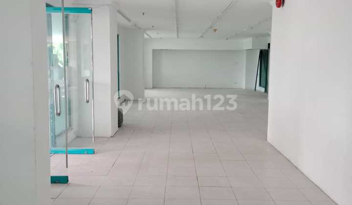For Sale & For Rent Kiosk for Rent in Riverside Apartment Muara Karang Size 140 Sqms in Riverside Apartment Muara Karang For Rent: Price: 100,000 / Sqm / Month. Size: 140 Sqm. Minimum 3 Years Service Charge (SC) and Sinking Fund (SF) = Rp 12,500 X 140 Sqm Facilities: Free Parking for 1 Car