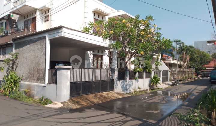 Dijual Rumah di Grogol, Jakarta Barat Luas tanah 243 m2 (20 x 12)