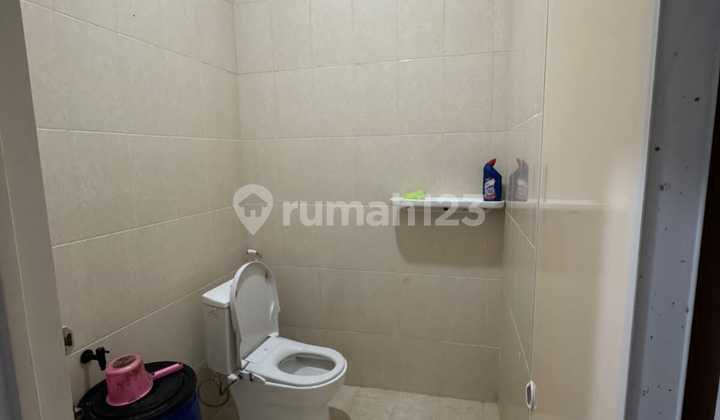 RUMAH DIJUAL di Komplek Duta Mas Jelambar 2 lantai cantik dengan fasad yg unik 2