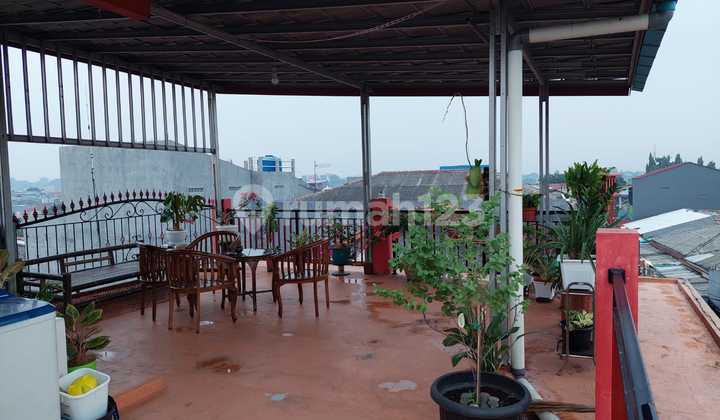 Dijual rumah 3 lantai di cibubur 2