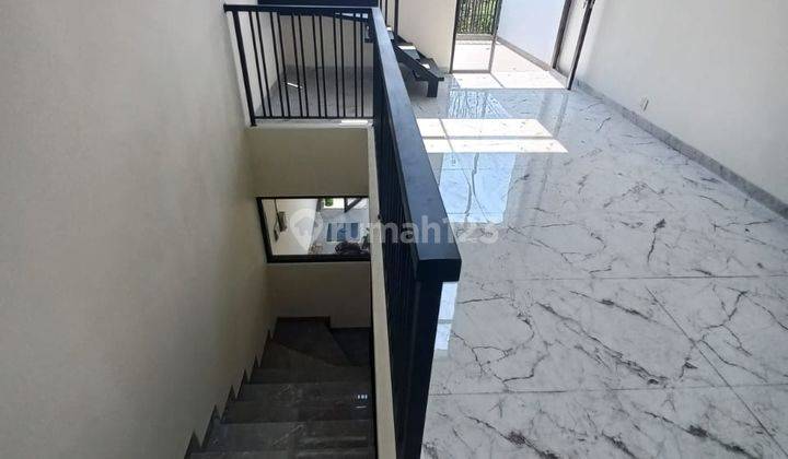 Dijual Baru Gress Rumah Minimalis 2,5 Lantai di Rungkut Surabaya Timur 2