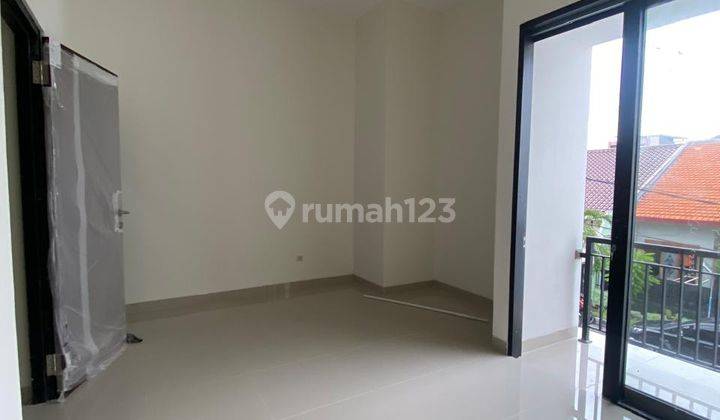 Dijual Rumah Rungkut Asri Baru Gress, Siap Huni 2 Lantai 2