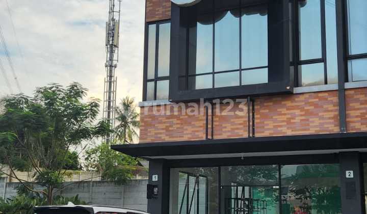 Ruko Langka Posisi Hook Hadap Jalan Boulevard 3 Lantai di Victoria Lane Alam Sutera Tangerang Ruko Langka Posisi Hook Hadap Jalan Boulevard 3 Lantai di Victoria Lane Alam Sutera Tangerang