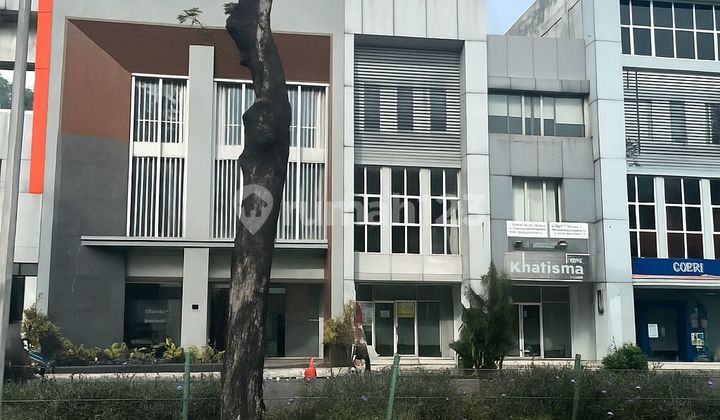 For Rent 3.5-Story Shop House on Main Road, Alam Sutera, Tangerang 1
