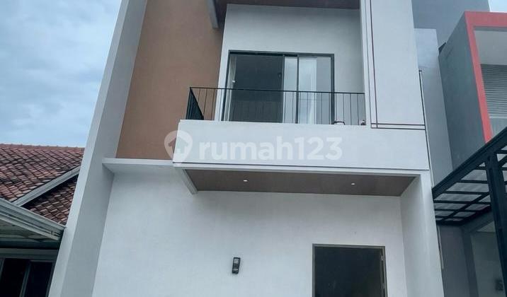 Rumah Baru 3Lantai Alam Sutera Tangerang SHM Siap Huni Full Renov Rumah Baru 3Lantai Alam Sutera Tangerang SHM Siap Huni Full Renov