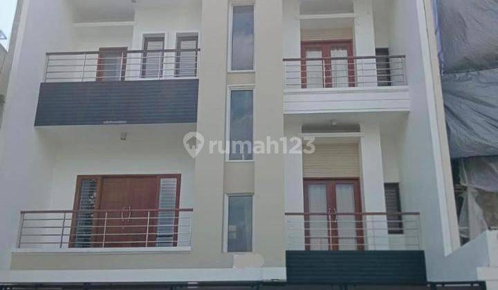 Rumah Mewah 3 Lantai Taman Permata Buana Jakarta Barat 1