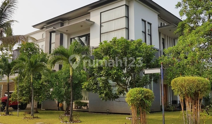 Beautiful Hook House With Pool in Alam Sutera Magnolia Beautiful Hook House With Pool in Alam Sutera Magnolia