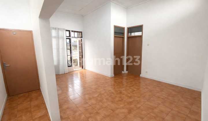 House for Strategic Business 2-Story Roadside in Pengasinan, East Bekasi, Land Area 255, Building Area 250 2