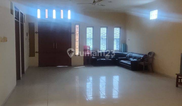 Disewakan/dijual rumah bagus bangunan baru LT 200 tingkat di Pemda dekat galaxy bebas banjir 2