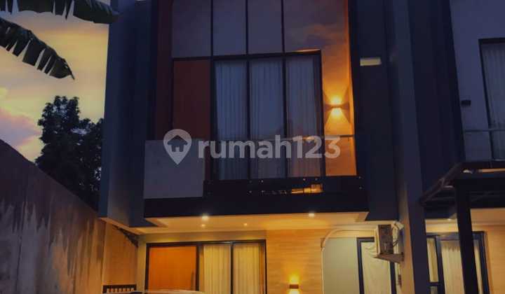 Luxury Townhouse in Jagakarsa with Swimming Pool, Furnished, 3 Floors Luxury Townhouse in Jagakarsa with Swimming Pool, Furnished, 3 Floors