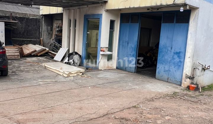 For rent commercial building office and warehouse furnished strategic in rawalumbu flood free