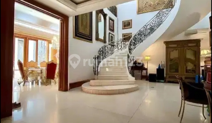Rumah Super Mewah Asri Hook Furnished Premium di Menteng Jakarta LT 1100 LB 1800 2