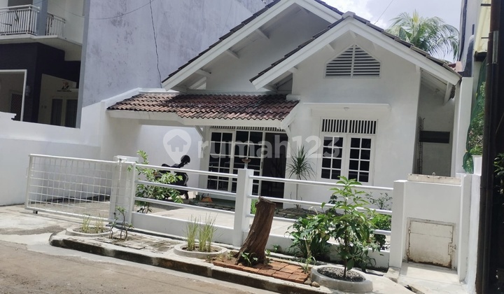 Disewakan rumah baru renovasi siap huni LT 160 depan taman dkt galaxy bebas banjir 
