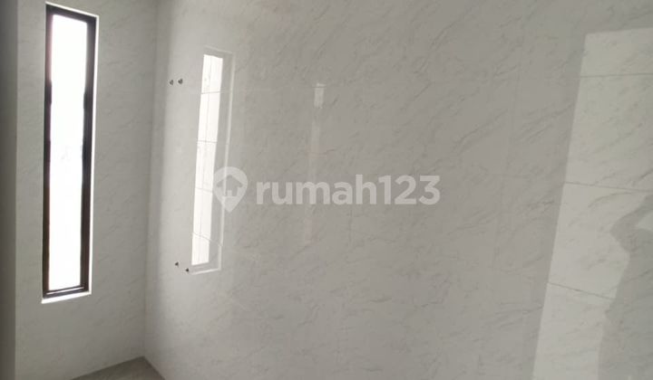 Rumah 2 Lantai, 4 Kamar Tidur, di Tengah Kota Makassar