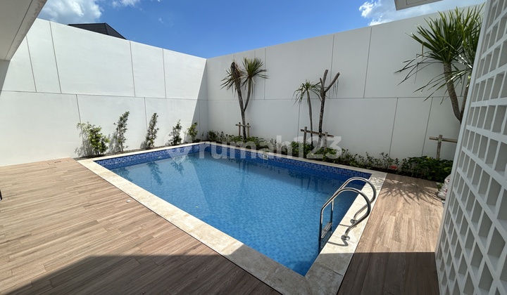 Rumah Mewah, Ada Kolam Renangnya, Dekat Universitas Hasanuddin