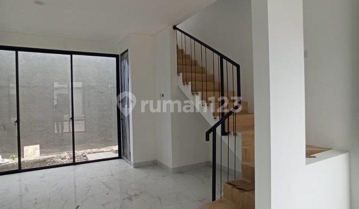 Rumah Siap Huni, 4 Kamar Tidur, 5 Menit ke Mall Mari Makassar