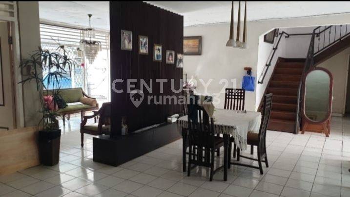 
Dijual Rumah Hitung Tanah Di Kebayoran Lama Jaksel
 AF 15202 1