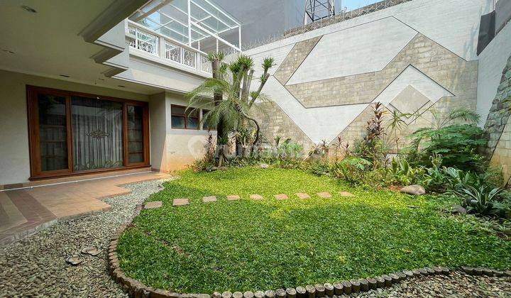 Sewa For Lease 出租别墅房屋 Disewakan Rumah Mewah di Permata Buana Jakarta Barat ⁠Luas Tanah : 450m²  (15X30m²) Luas Bangunan : 550m² SHM Hadap Barat Fully Furnished Bedrooms 4+1 Bathrooms 3+1 Nego 1