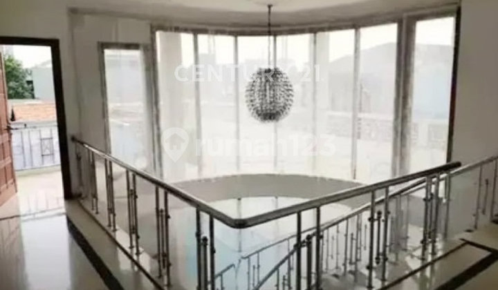 Spacious House with Swimming Pool in Kebayoran Lama Townhouse 2