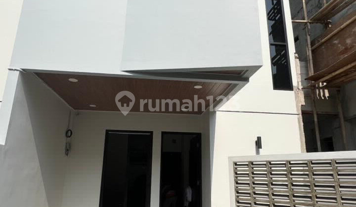 Rumah Brand New Desain Cantik Smartlock Ada Rooftop di Condet