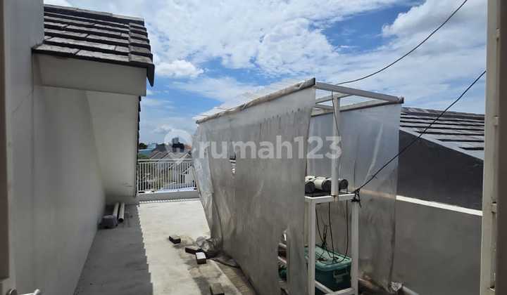 Rumah Hook Melia Graha Raya SHM di Graha Raya 2