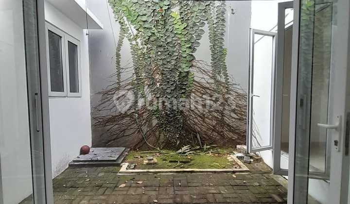 Rumah Bagus Strategis SHM di Bintaro 2