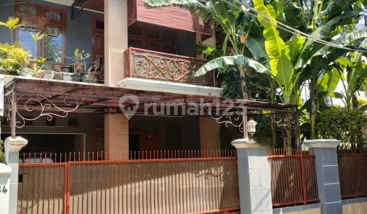 Nice House with SHM in Kebayoran Baru