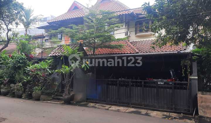 Spacious, Strategic, Good SHM House in Kebayoran Baru