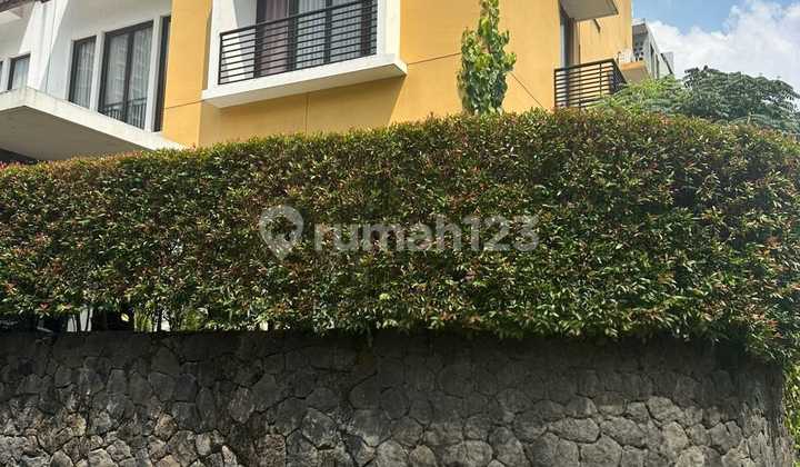 House, Hook 2.5 Floors in Veteran Bintaro 1