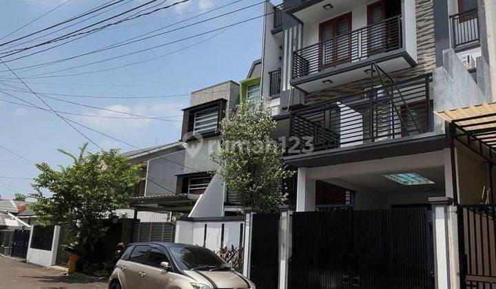 Rumah Mewah 4lt Dipusat Jakarta Full Furnish Hadap Timur 1