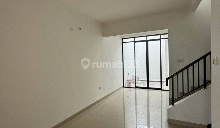 Semi Furnished Jual Rumah Metland Puri 2