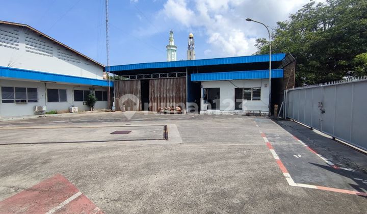 Large Timber Warehouse North Jakarta Container Access