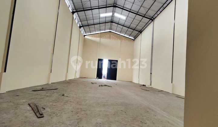 Limited Salembaran Warehouse Near Toll Road