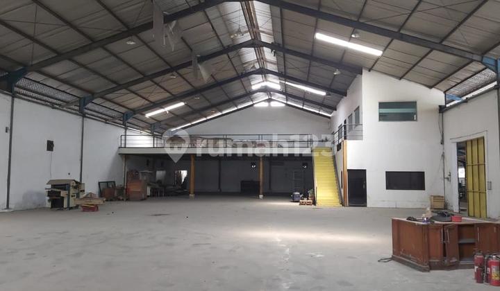 Land with a South-Facing Warehouse Land with a South-Facing Warehouse