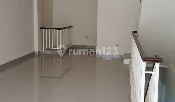 Ruko Greenlake Crown Hadap Dalam