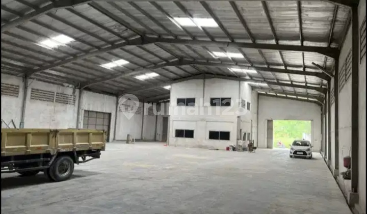 Factory Warehouse 10 Minutes to Airport Toll Access