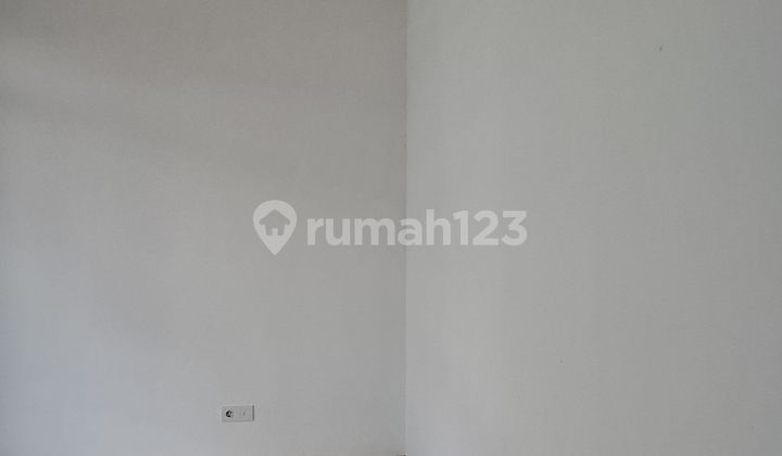 Green Royal Condo with Air Conditioning 2