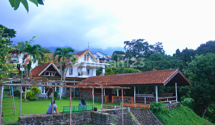 Quick Sale Famous 2-Storey Villa Prime Location 1500 m2 Freehold Prigen Quick Sale Famous 2-Storey Villa Prime Location 1500 m2 Freehold Prigen