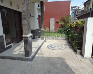 Nice House in Kesambi Kerobokan, North Kuta, Badung, Bali. Nice House in Kesambi Kerobokan, North Kuta, Badung, Bali.