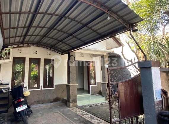 Rumah Dikontakan Semi Furnished, Dekat Seminyak, di Jln Gn. Soputan Padangsambian Klod Denpasar Barat