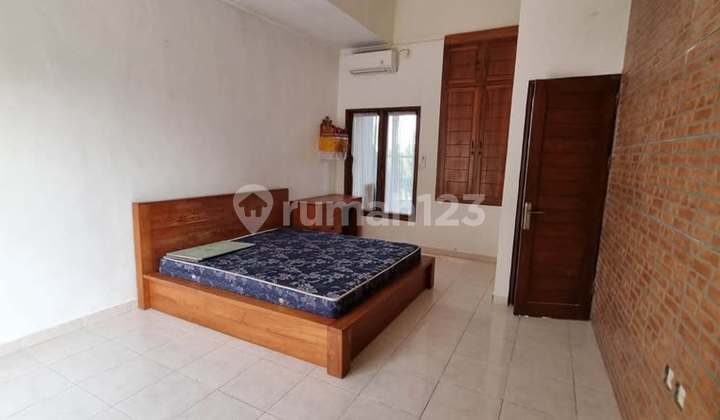 Rumah Kontrakan Bagus Semi Furnished SHM Gatot Subroto Timur, Denpasar 2