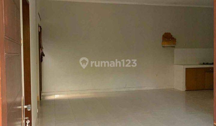 Rumah Kontrakan 2 Lantai Unfurnished SHM di Jalan Gatot Subtoto Dekat Mall Living World, Denpasar 2