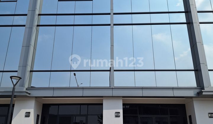 Osaka Shophouse Facing Akita Church and Lake 3 Floors Osaka Shophouse Facing Akita Church and Lake 3 Floors