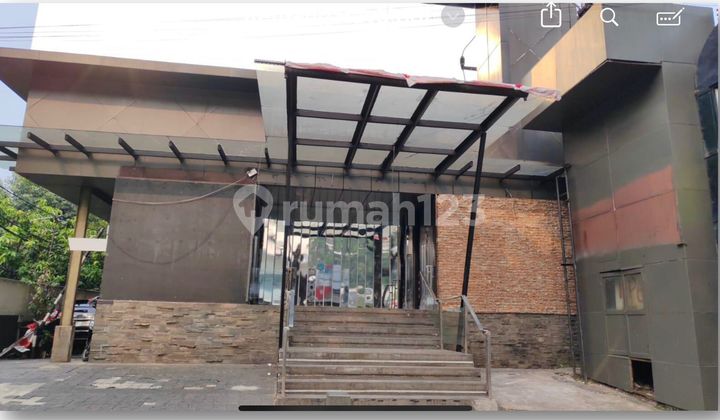 3-Story Building in Kemang Strategic Location for Rent